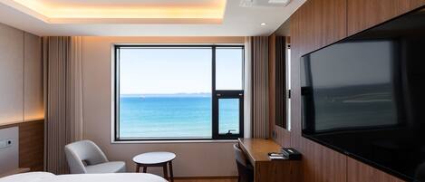 Escritorio, espacio para trabajar con un portátil, wifi gratis