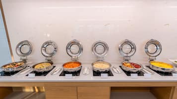 Desayuno todos los días (con cargo)