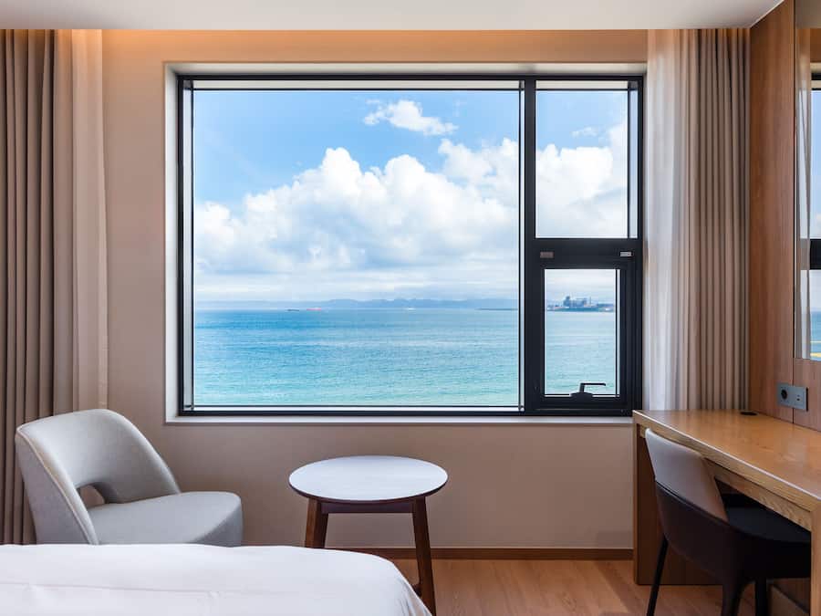 Desk, laptop workspace, soundproofing, free WiFi