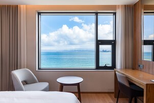 Desk, laptop workspace, soundproofing, free WiFi