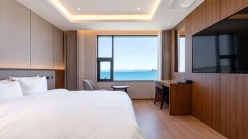 Desk, laptop workspace, soundproofing, free WiFi