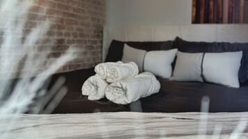 1 bedroom, iron/ironing board, internet