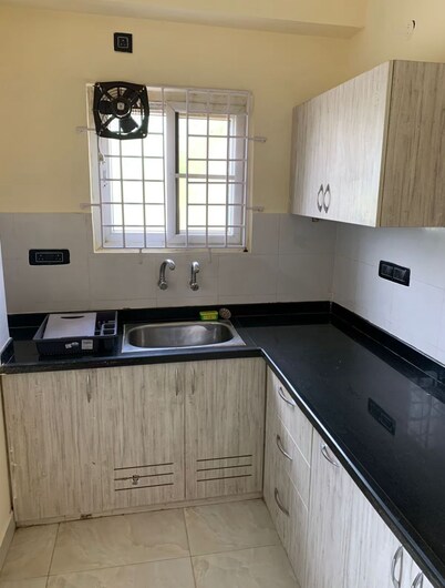 T.Nagar Teynampet, Chennai Soothing building with AC in vibrant Chennai