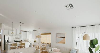 Paradise In Peoria // Pool & Close to Entertainment