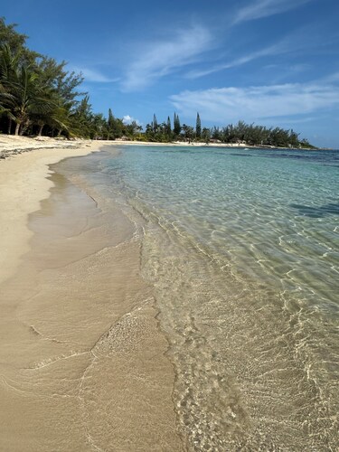 1 minute walk from the beach, plus private pool on property!