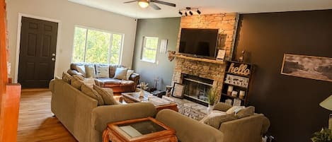 TV, fireplace