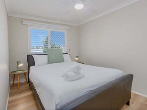 2 chambres, fer et planche à repasser, Wi-Fi, draps fournis