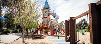 Charming Home in Sunshine – Perfect for Your Melbourne Visit