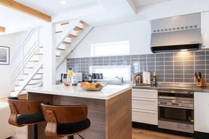 Réfrigérateur, lave-vaisselle, cafetière/bouilloire