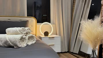 Iron/ironing board, Internet, bed sheets