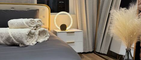 Iron/ironing board, internet, bed sheets