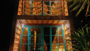 Kamar Quadruple Deluks, pemandangan kolam renang | Wi-Fi gratis