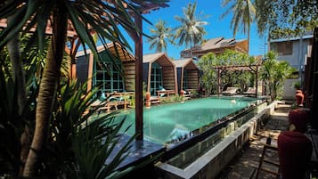 Kolam renang outdoor