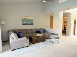 Smart TV, fireplace, video games - 3-bedroom house with a pool in Palm Desert in the gated community of Whitehawk (Palm Desert)