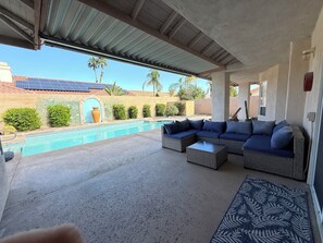 Outdoor pool - 3-bedroom house with a pool in Palm Desert in the gated community of Whitehawk (Palm Desert)