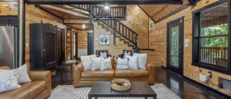 Smart TV, chimenea y futbolito