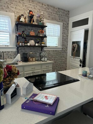 ميكروويف، موقد طهي مسطح، غسالة أطباق