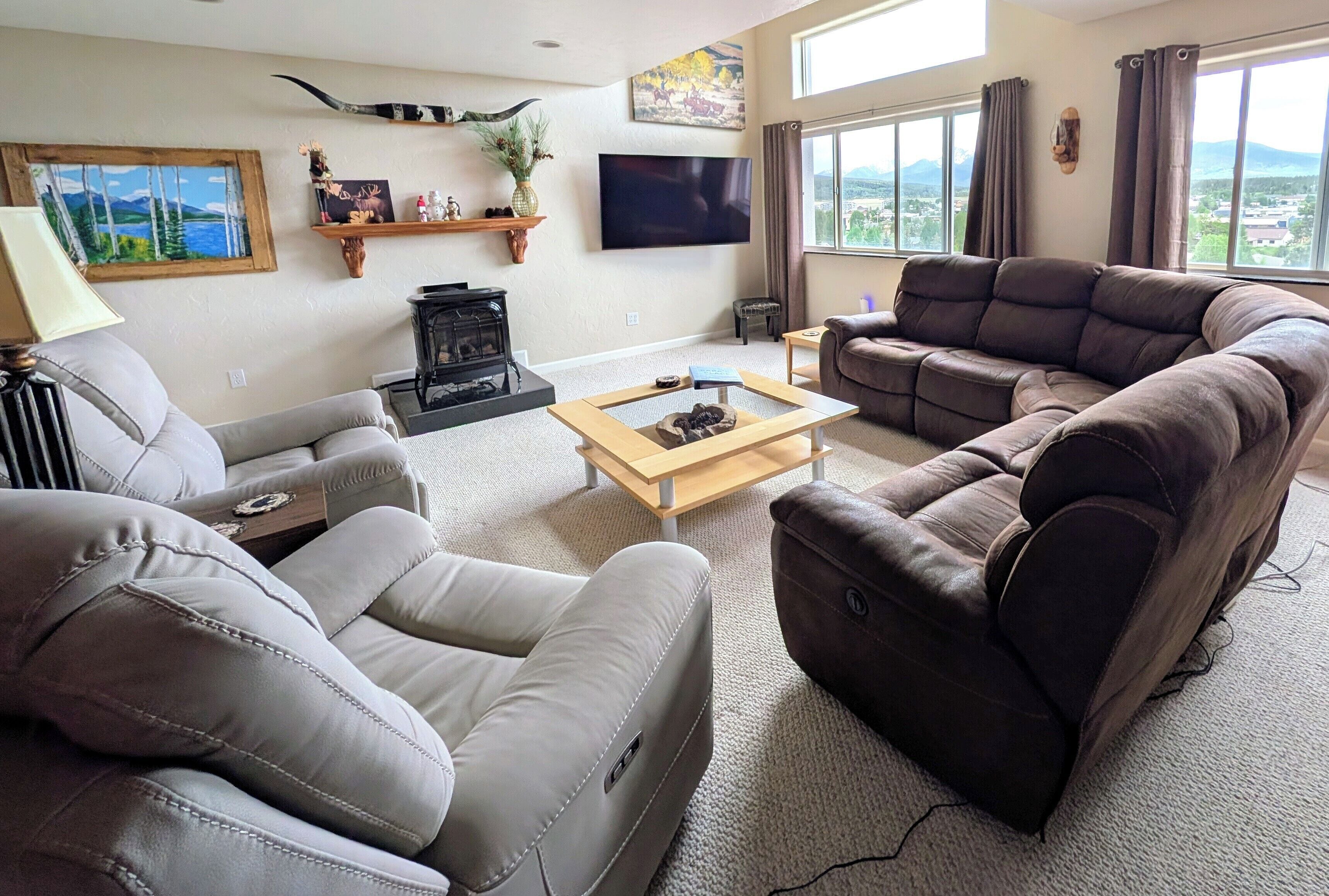 Smart-tv, pejs, bordfodbold, bordtennisbord