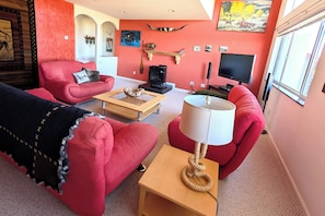 Smart TV, fireplace