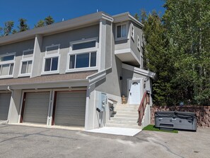 Exterior - Welcoming 4-bedroom townhome in Fraser with amazing view and private  hot tub (Fraser)