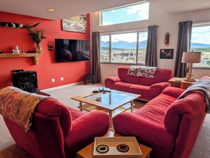 Una Smart TV, una chimenea