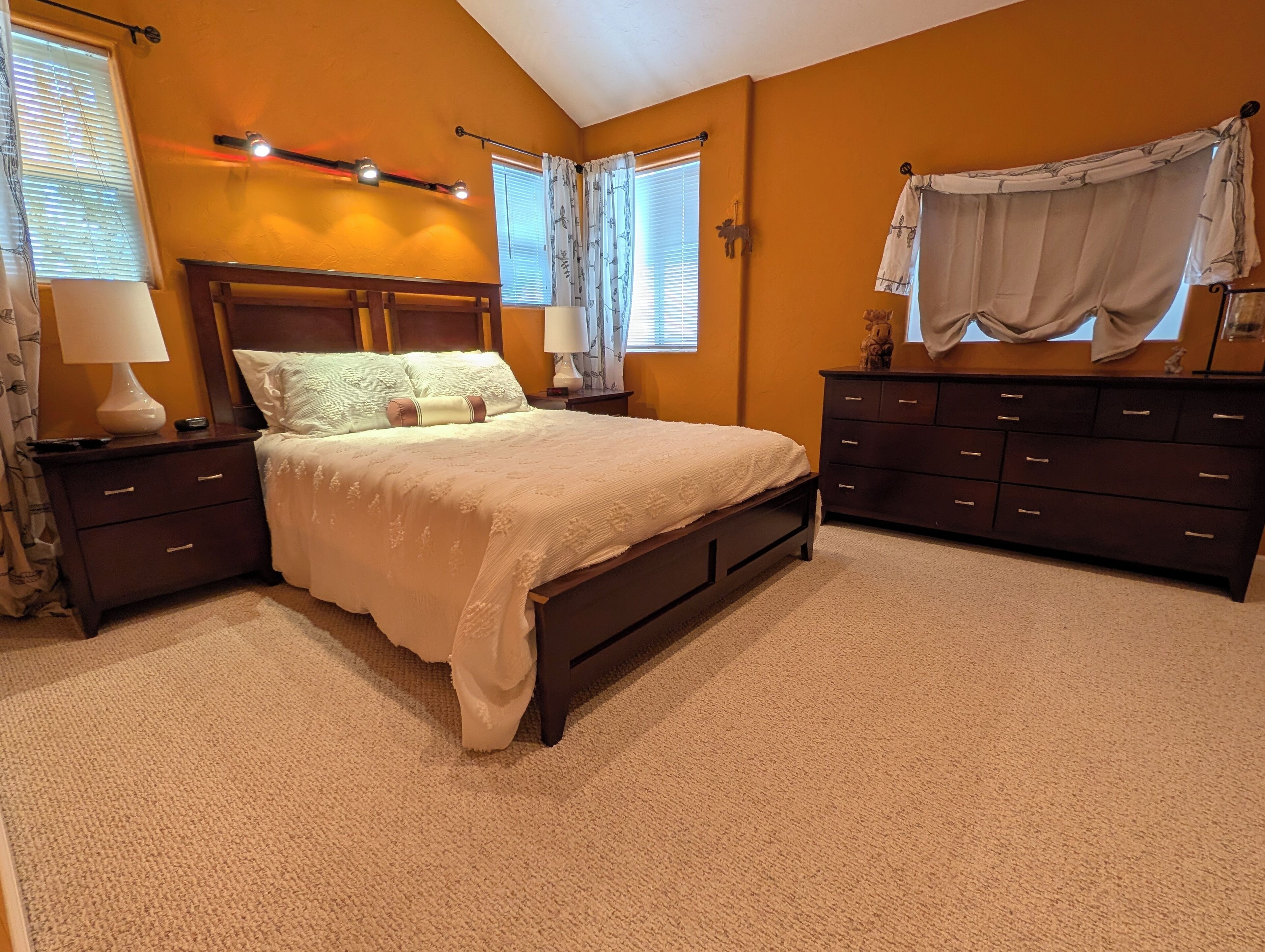 4 室のベッドルーム、旅行用ベビーベッド、WiFi (無料)、ベッドシーツ