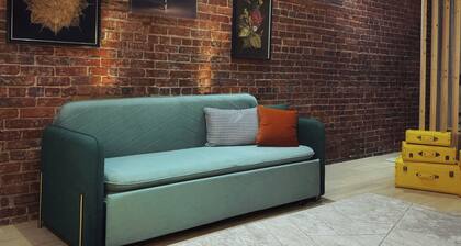 KING bed • Free Parking • Hideaway