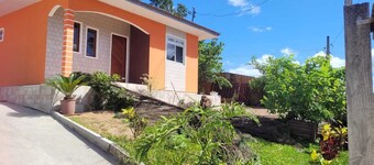 Comfortable country house and beach