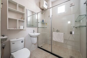 Deluxe Apartment, Balcony | Bathroom