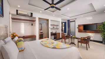 Quadrupla familiare, patio, vista fiume | Biancheria da letto di alta qualità, minibar, una cassaforte in camera