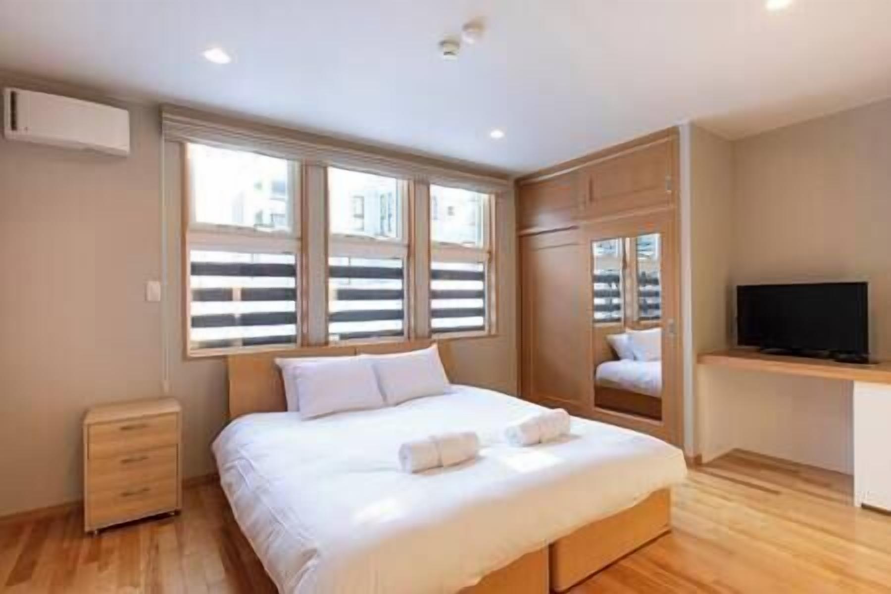 4 bedrooms, WiFi, bed sheets