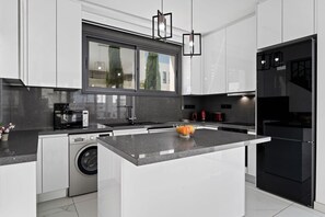 Private kitchen - Villa Alassia 16 by Ezoria Villas (Paralimni)