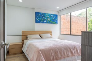 2 chambres, fer et planche à repasser, Wi-Fi, draps fournis