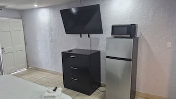 Yksilöllisesti kalustettu, työpöytä