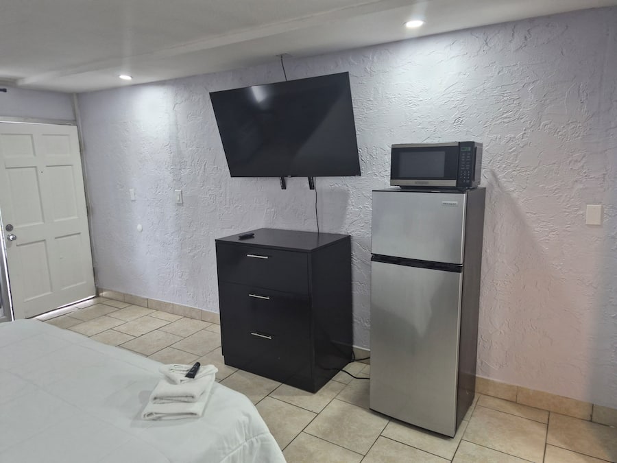 Individually furnished, desk, laptop workspace, free WiFi