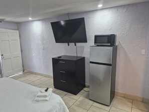 Unika möbler, skrivbord, arbetsyta för laptop och gratis wi-fi