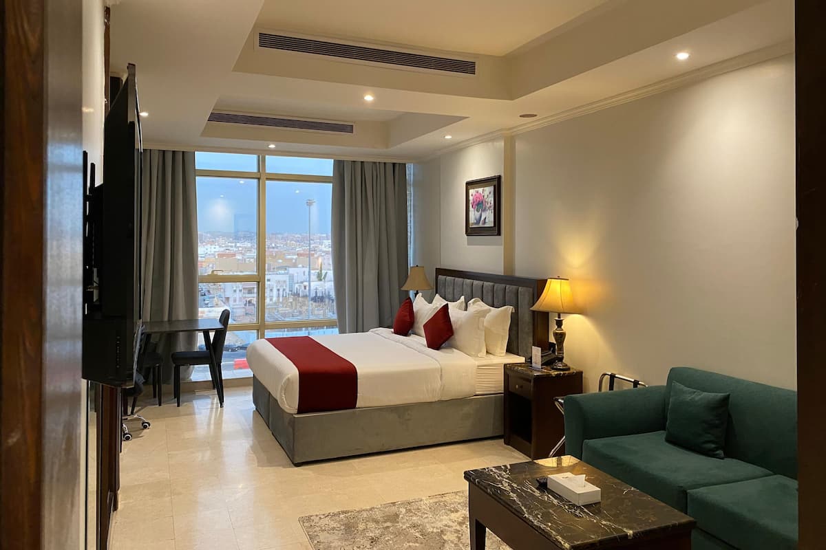 Suite, City View