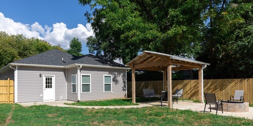 Charming 3-bedroom house in terrific Charlotte and close to Uptown