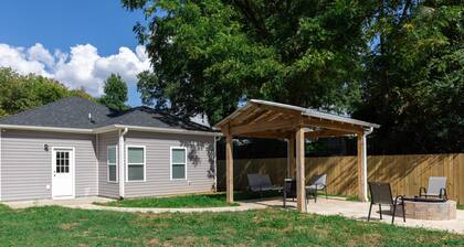 Charming 3-bedroom house in terrific Charlotte and close to Uptown