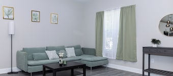 Charming 3-bedroom house in terrific Charlotte and close to Uptown