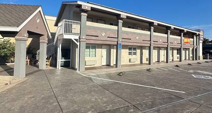 Hometown Inn
