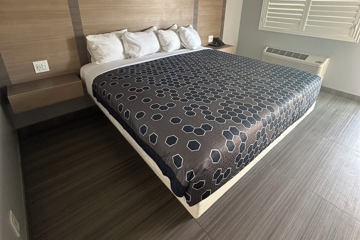 Single Room, 1 King Bed, Non Smoking | Free WiFi