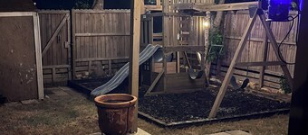 Family-Friendly 2Bedroom/2Bathroom Getaway Close to Theme Parks, UTSA, & Dining.