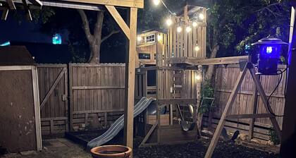 Family-Friendly 2Bedroom/2Bathroom Getaway Close to Theme Parks, UTSA, & Dining.