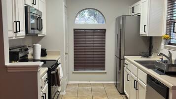 Mikrobølgeovn, ovn, kogeplade, opvaskemaskine