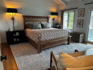 4 bedrooms, desk, iron/ironing board, travel crib