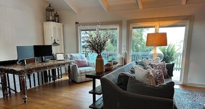 Cozy and Quiet Four Bedroom Cottage on a Golf Course in Glade Valley, NC.