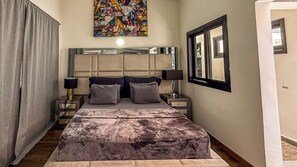 1 bedroom, iron/ironing board, Internet, bed sheets - Urban Loft Laureles : Modern, Elegant : A/C : Balcony (Medellín)