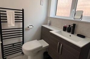 Ducha, secador de pelo, toallas