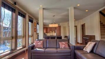 Jeux vidéo, lecteur de DVD, livres